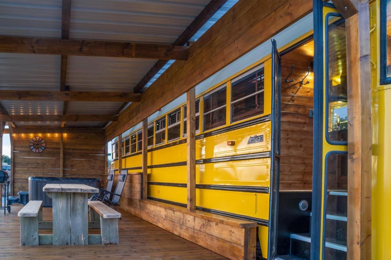 American School Bus - 1 Bedroom - Blossom Farm - Tiers Cross Johnston Экстерьер фото
